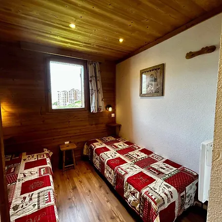 Chaleureux 4 Pieces, 8 Pers, Aux Pieds, Balcon, Reberty 1850, Les Menuires - Fr-1-452-81 Apartment
