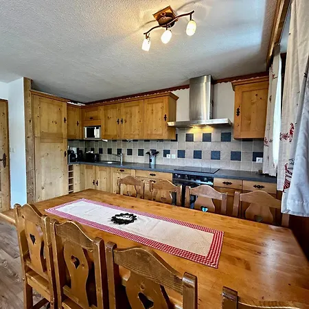 Chaleureux 4 Pieces, 8 Pers, Aux Pieds, Balcon, Reberty 1850, Les Menuires - Fr-1-452-81 Apartment *